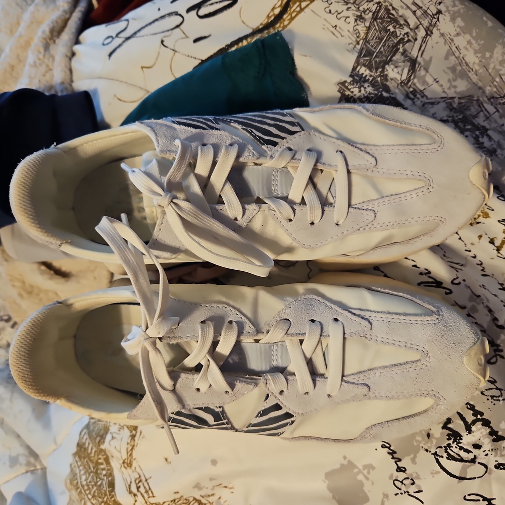 Figs New Balance womens sneaker